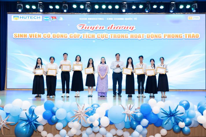 Nhiều kỳ vọng từ Hội nghị tổng kết và phát động phong trào sinh viên năm học 2025-2026 của Khoa Marketing - Kinh doanh quốc tế 93