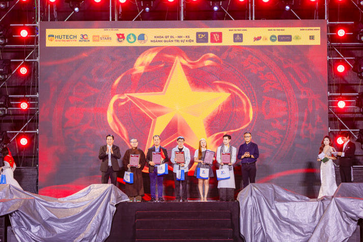 [Video] Âm vang Quốc kỳ: Sinh viên năm 2 Quản trị sự kiện tổ chức concert quy mô, chạm đến trái tim khán giả 92