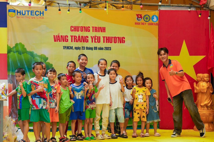 Sinh viên Khoa Thú y - Chăn nuôi HUTECH sưởi ấm trái tim các em nhỏ ở chùa Kỳ Quang 2 nhân dịp Trung thu 41