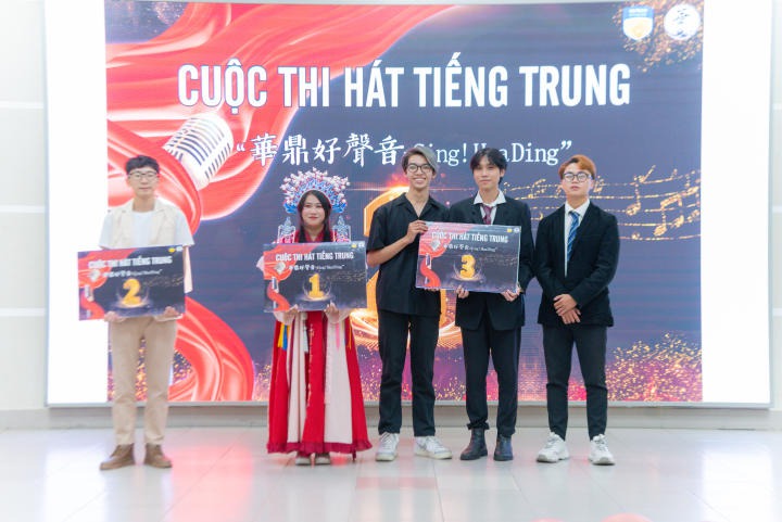 Thăng hoa cảm xúc với Chung kết cuộc thi hát tiếng Trung "华鼎好声音 - Sing! Hua Ding" tại HUTECH 142