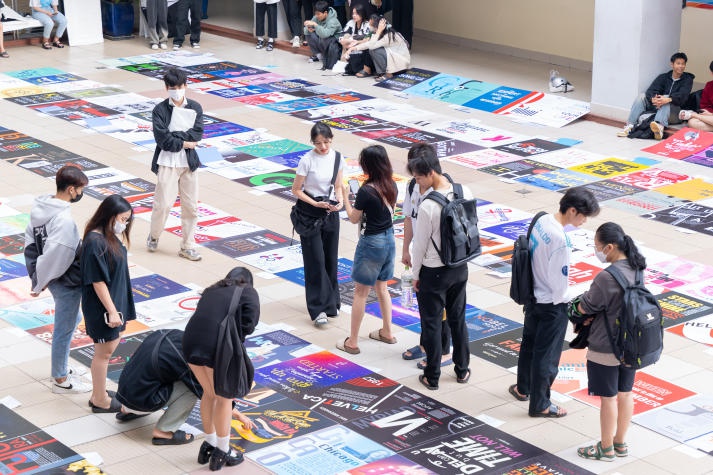 Sinh viên ngành Thiết kế đồ họa HUTECH trưng bày sản phẩm nghệ thuật chữ 10