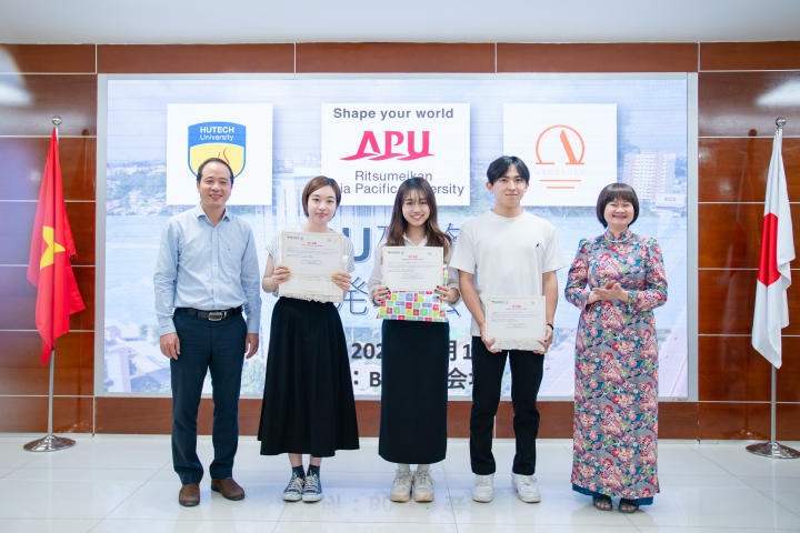 Ritsumeikan University (APU) students report their internship results at HUTECH 117