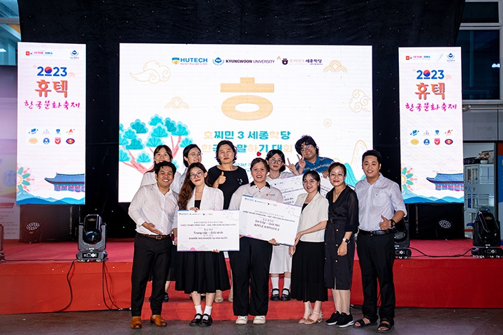 Sinh viên rủ nhau “vi vu” xứ sở kim chi ngay tại HUTECH trong Lễ hội Văn hóa Hàn Quốc 2023 204