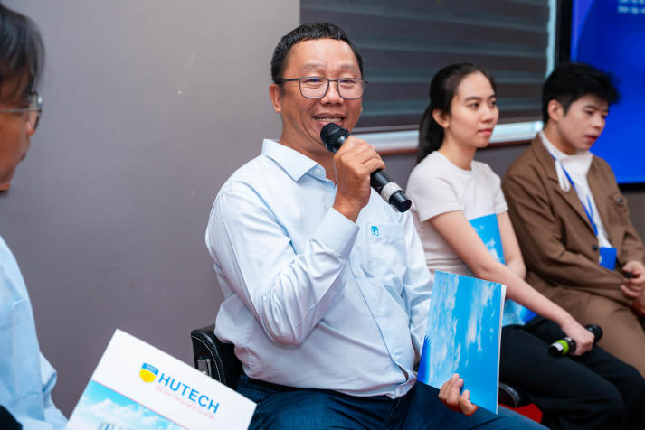 Sinh viên Thiết kế đồ họa HUTECH tích lũy kỹ năng nghề minh họa từ chuyên gia ngành xuất bản 33
