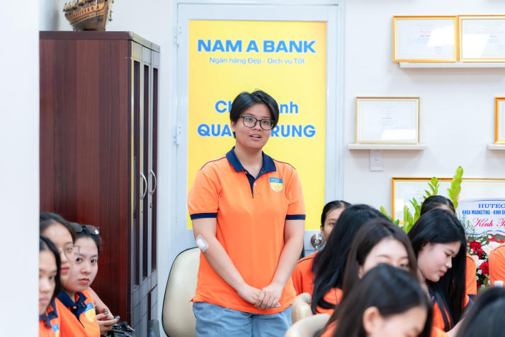 [Ảnh] Sinh viên Marketing - Kinh doanh quốc tế bồi đắp tư duy nghề nghiệp qua chuyến tham quan Nam A Bank 62