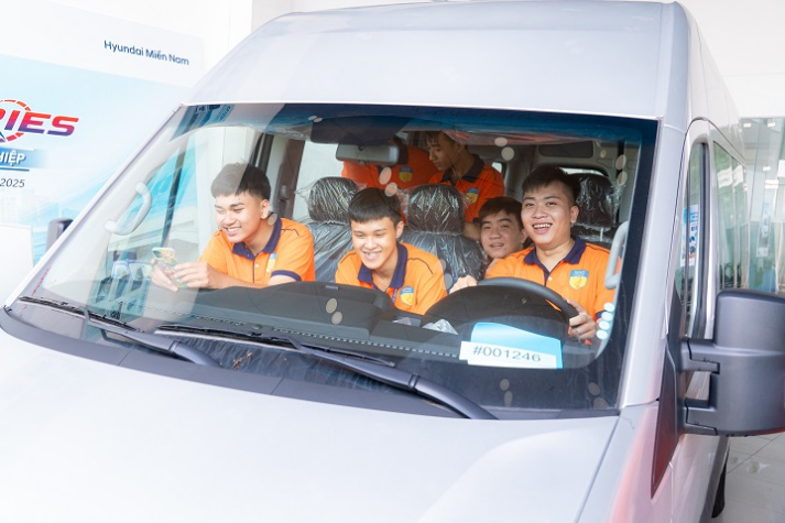 Từ giảng đường đến xưởng ô tô: Sinh viên VKIT chạm môi trường thực tế từ năm nhất 31