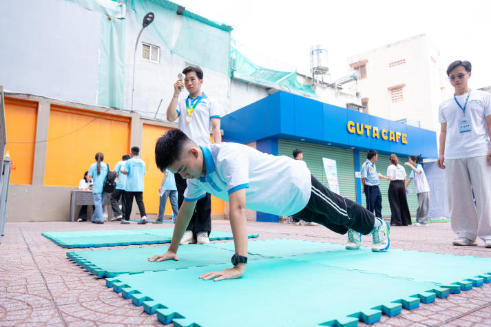 [Video] Sinh viên Khoa Điều dưỡng - Kỹ thuật y học “cháy” hết mình tại HUTECH’s Health Festival 2026 56