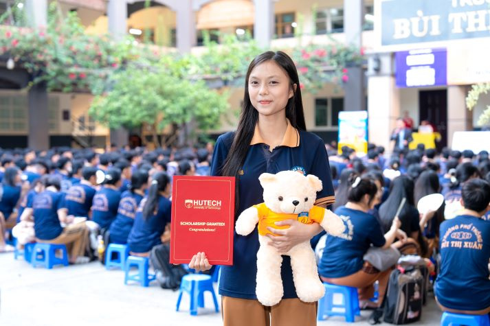 14 suất học bổng toàn khóa HUTECH tiếp sức teen Bùi Thị Xuân chạm gần giấc mơ đại học 50