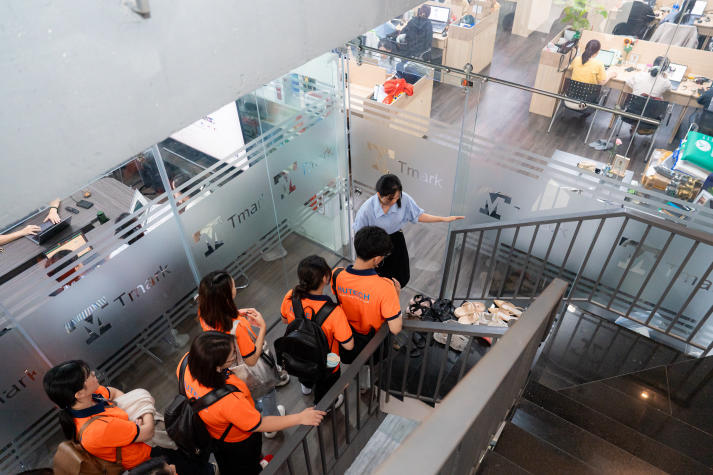 Sinh viên VKIT trải nghiệm không gian sáng tạo, học hỏi chiến lược marketing tại Tmark 46