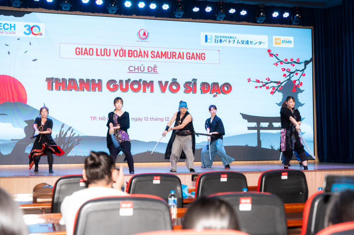 Samurai GANG mang đến màn trình diễn mãn nhãn, lan tỏa tinh thần Samurai tại HUTECH 12
