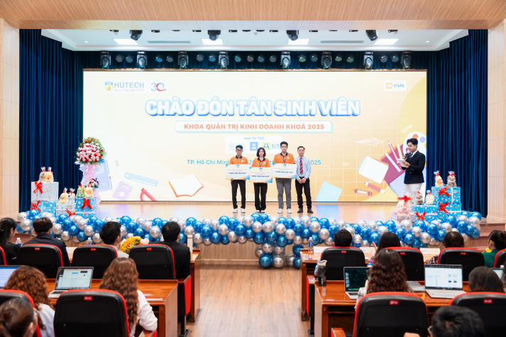 Khoa Quản trị kinh doanh chào đón tân sinh viên khoá 2025: Sẵn sàng hội nhập, vững bước tương lai 147