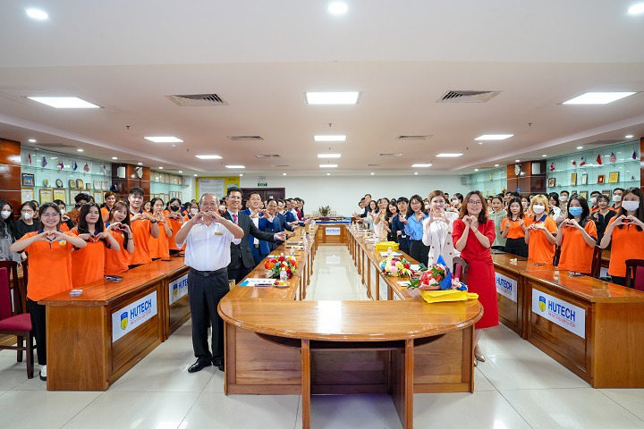 HUTECH ký MOU cùng Lazada Việt Nam, mở rộng cơ hội nghề nghiệp cho sinh viên ngành Thương mại điện tử 206