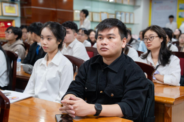 Trải nghiệm phỏng vấn cùng nhà tuyển dụng, sinh viên Khoa Tiếng Anh tăng kỹ năng nghề nghiệp 99