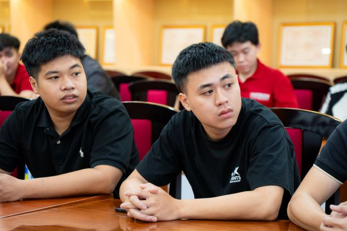 Sinh viên Viện Kỹ thuật trang bị góc nhìn mới về công nghệ ăng-ten và đổi mới sáng tạo 46
