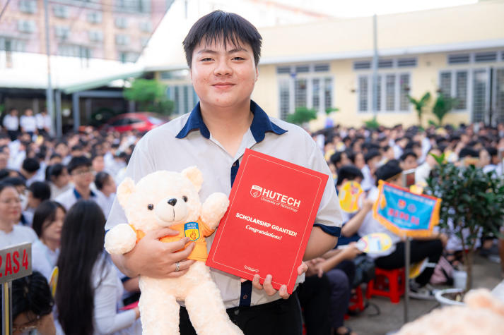 [Video] Từ học bổng HUTECH, học sinh TT. GDNN - GDTX Thủ Đức thêm động lực theo đuổi giấc mơ đại học 67