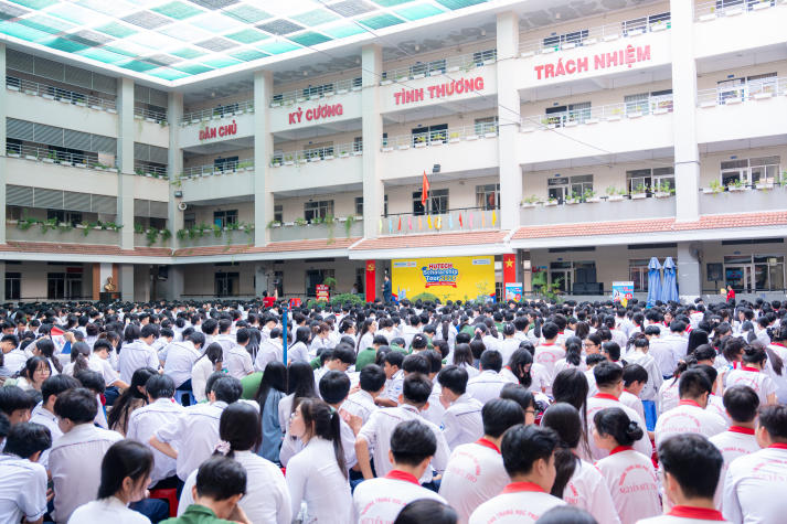 [Ảnh] HUTECH Scholarship Tour 2026 “phủ sóng” học bổng xuyên Việt,  tiếp sức sĩ tử chạm tương lai 12