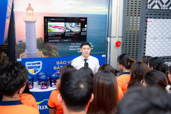 Sinh viên Khoa Marketing - Kinh doanh quốc tế học tập thực tế tại Hoa Sen Home 22