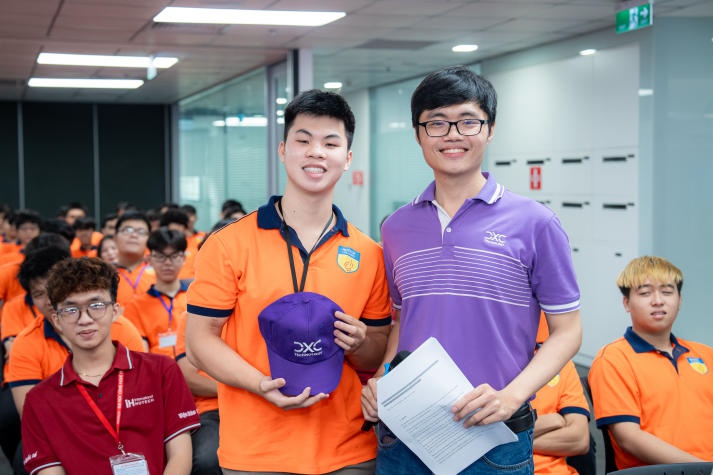 [Video] Students of the Institute of International Education visited DXC Technology Vietnam 92