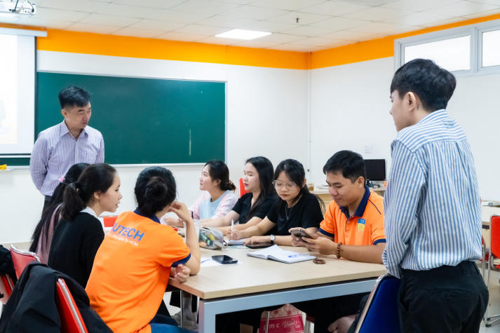 Chuyên gia tiếp sức, thí sinh HUTECH Startup Wings 2025 bứt phá hành trình khởi nghiệp 24