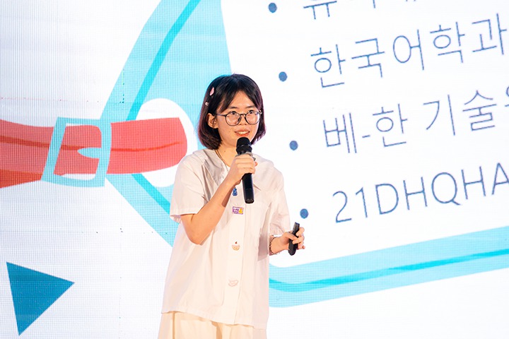 Sinh viên rủ nhau “vi vu” xứ sở kim chi ngay tại HUTECH trong Lễ hội Văn hóa Hàn Quốc 2023 178