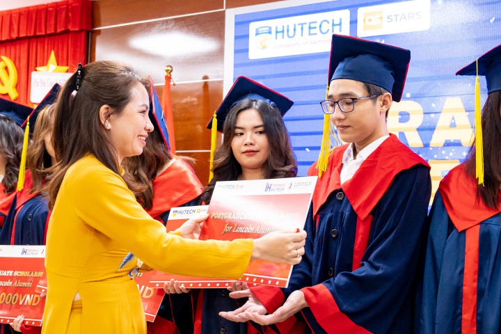 Tân Thạc sĩ, Cử nhân vinh dự nhận bằng tốt nghiệp Quốc tế từ Đại học Lincoln - Hoa kỳ trong lễ bế giảng và trao bằng tốt nghiệp 2023 97