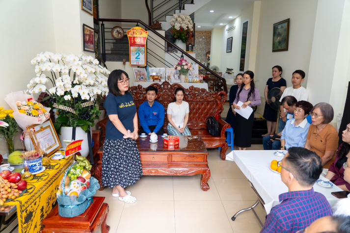 Truy tặng Huy hiệu 40 năm tuổi Đảng cho cố đồng chí Cao Tùng Anh 31