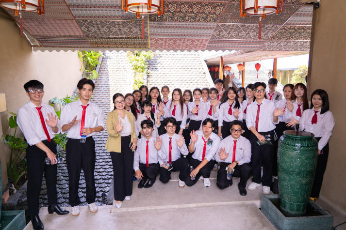 Sinh viên Quản trị khách sạn trải nghiệm mô hình chăm sóc sức khỏe tại Carezone 102