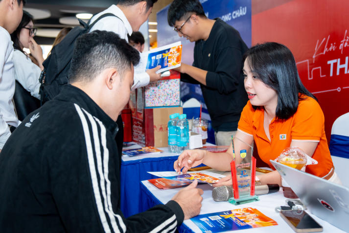 Hơn 7.000 cơ hội việc làm đón chờ sinh viên trong HUTECH Job Fair 2026 vào 07/5 tới 41