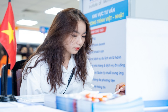 Thông tin tuyển sinh Đại học chính quy năm 2025 của HUTECH 2353