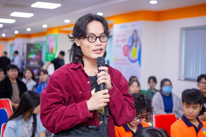 Tân sinh viên Khoa Truyền thông & Thiết kế được chuyên gia tư vấn thiết bị học tập và trải nghiệm công nghệ 26