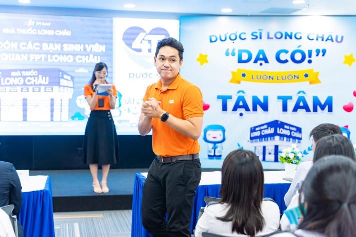 Sinh viên Khoa Dược HUTECH tìm hiểu nghề tại FPT Long Châu 31