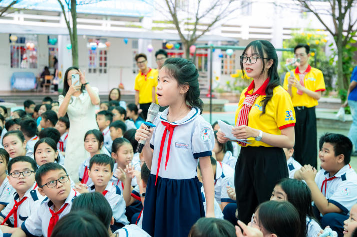 Gieo mầm xuân nhân ái từ những hành động đẹp của sinh viên Khoa Thú y HUTECH 16