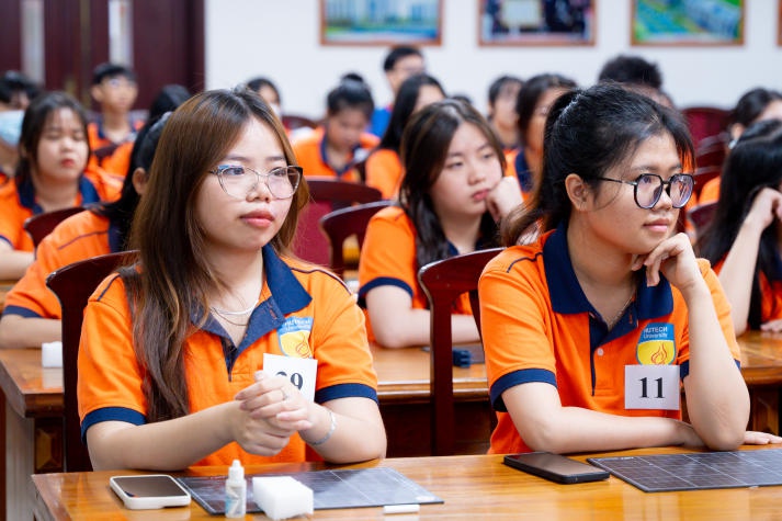 Sinh viên Khoa Trung Quốc học khám phá lịch sử, văn hoá Trung Hoa xưa và nay qua cuộc thi “Rung chuông vàng” 57