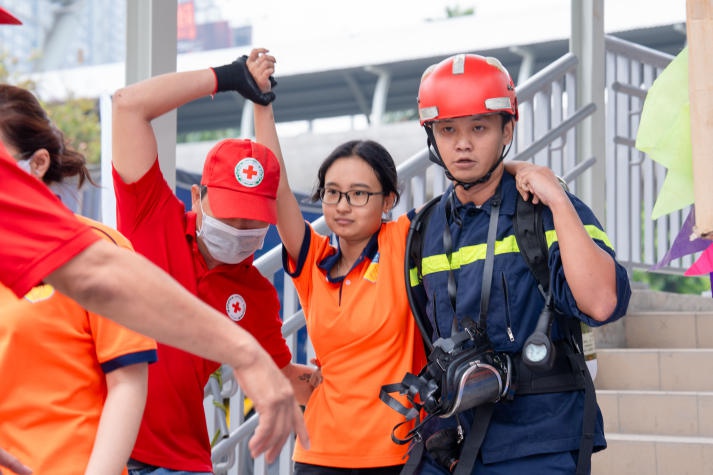 Đông đảo sinh viên HUTECH tham gia diễn tập chữa cháy tại khu vực ga Tân Cảng 92