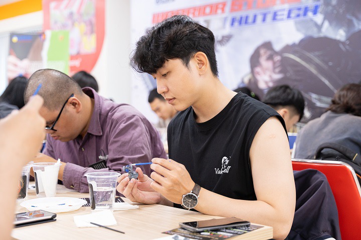 Tân sinh viên Khoa Truyền thông & Thiết kế được chuyên gia tư vấn thiết bị học tập và trải nghiệm công nghệ 117