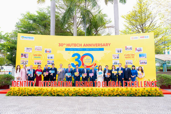 HUTECH long trọng kỷ niệm 30 năm thành lập: Một hành trình, triệu khát vọng bền vững 11