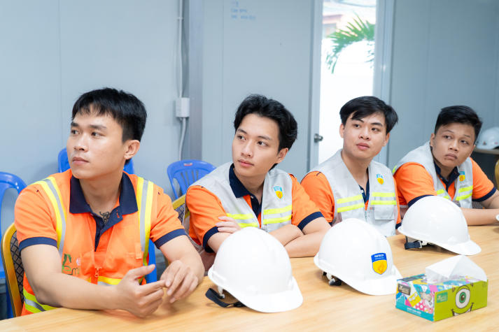 Sinh viên Khoa Xây dựng học cách tổ chức thi công tại Dự án Nhà Văn hóa Thanh niên TP.HCM 32