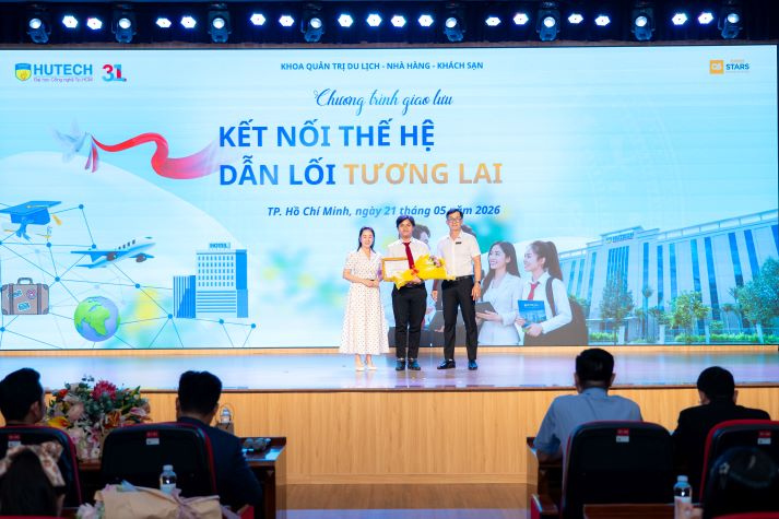 [Video] Cựu sinh viên tiếp lửa nghề nghiệp cho sinh viên Khoa Quản trị Du lịch - Nhà hàng - Khách sạn 131
