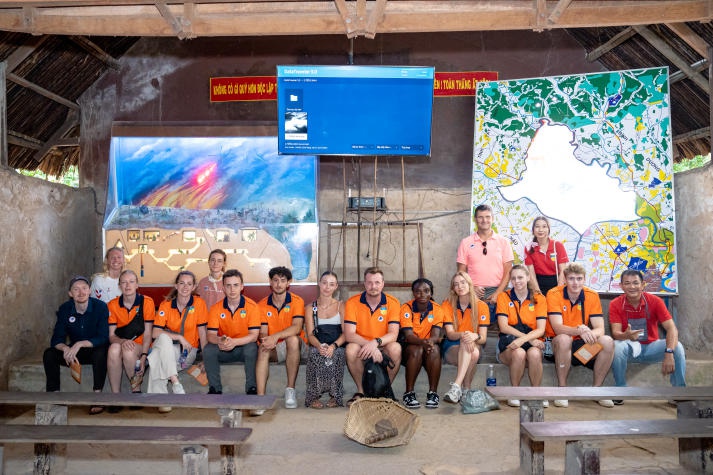 [Video] International students and HUTECH learn Vietnamese history at Cu Chi Tunnels 17