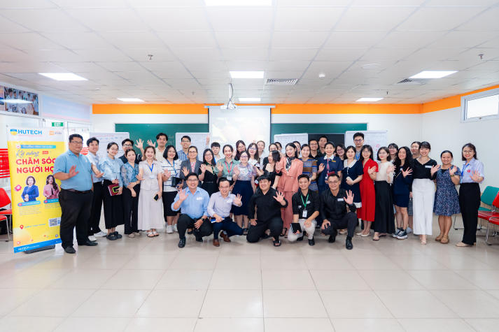 Sử dụng ngôn ngữ trong giao tiếp: Chìa khóa để thấu hiểu và hỗ trợ sinh viên HUTECH 101