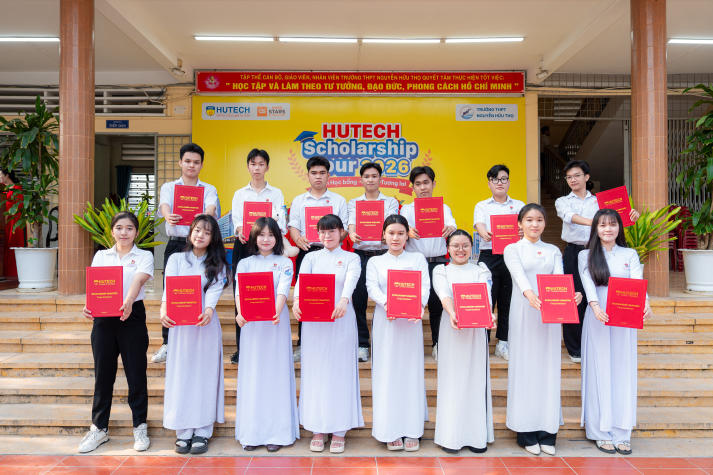 [Ảnh] HUTECH Scholarship Tour 2026 “phủ sóng” học bổng xuyên Việt,  tiếp sức sĩ tử chạm tương lai 99