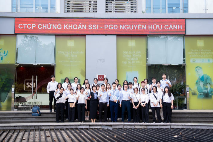 Trải nghiệm tại SSI và Manpower, sinh viên Khoa Tiếng Anh mở rộng tầm nhìn trong lĩnh vực Tài chính - Nhân sự 4