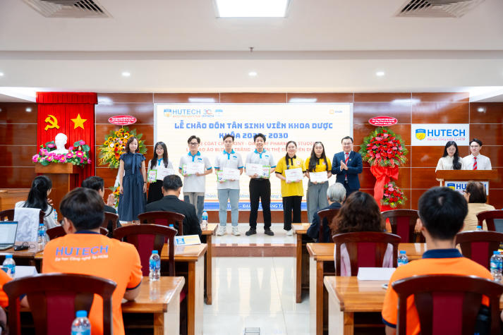 [Video] Dấu ấn đầu đời Blouse trắng: Tân sinh viên Khoa Dược chính thức bước vào hành trình mới 109