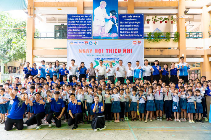 Điểm tin hoạt động Mùa hè xanh HUTECH 2025: Mặt trận TP.HCM sôi nổi với loạt công trình ý nghĩa 178