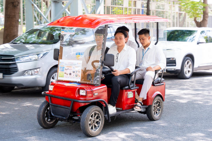 HUTECH TECHSHOW 2025: Nearly 3,000 open job opportunities, 370 graduation projects on display 143