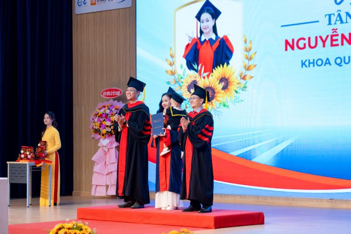 TS. Bùi Văn Thế Vinh - Hành trình bền bỉ với giáo dục, khoa học và hết mình vì sự phát triển bền vững của cộng đồng 24