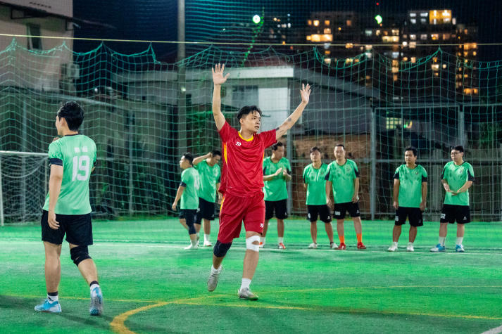 [Hội thao CB-GV-NV HUTECH 2025]: Bóng đá nam ra quân, kịch tính ngay loạt trận mở màn 98