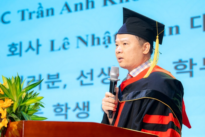 [Video] Khoác lễ phục tốt nghiệp, tân khoa Chương trình Việt - Hàn cất cánh vươn xa 43