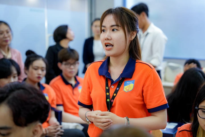 Sinh viên Khoa Hàn Quốc học tham quan thực tế tại Ngân hàng Woori 45