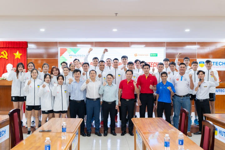 Đội tuyển Bóng chuyền nam, nữ HUTECH đã sẵn sàng chinh phục vòng Chung kết Giải Bóng chuyền Sinh viên toàn quốc 2023 111